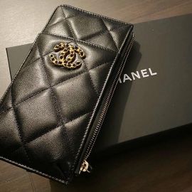 Chanel Smartphone clutch 